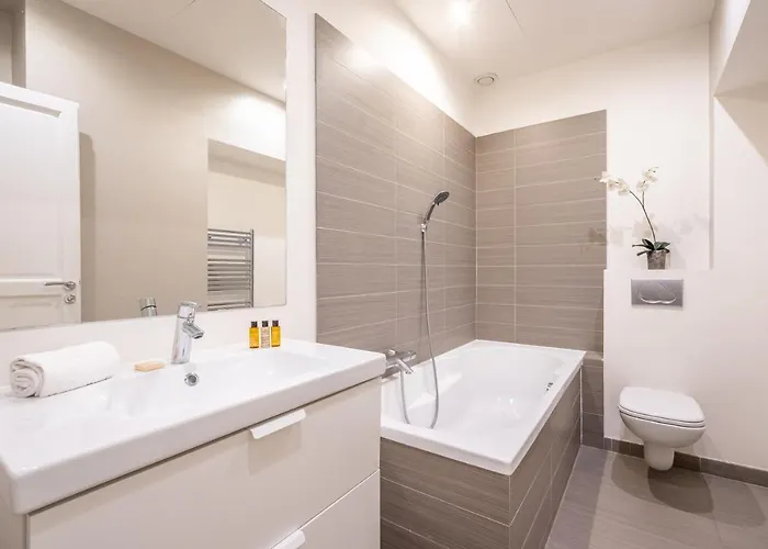 Sweett - Triangle D'or * باريس