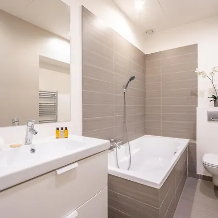 Sweett - Triangle D'or * 파리